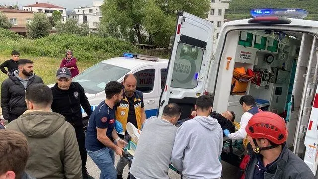 Kocaeli'de korkunç kaza! Korkuluklara çarpıp istinat duvarından uçtu! EDS ele verdi: 5 kişi ağır yaralı-5