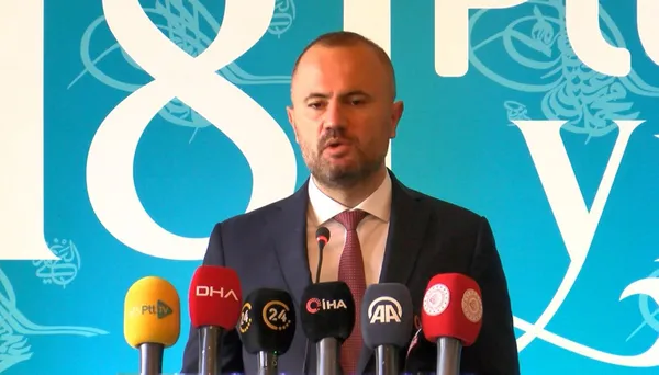 sirkeci-buyuk-postane-hizmet-binasindan-sokulen-2-abdulhamidin-tugrasi-94-yil-sonra-tekrar-asildi-1634902466852.jpg Sirkeci Büyük Postane Hizmet Binası'ndan sökülen 2. Abdülhamid'in tuğrası 94 yıl sonra tekrar asıldı-6