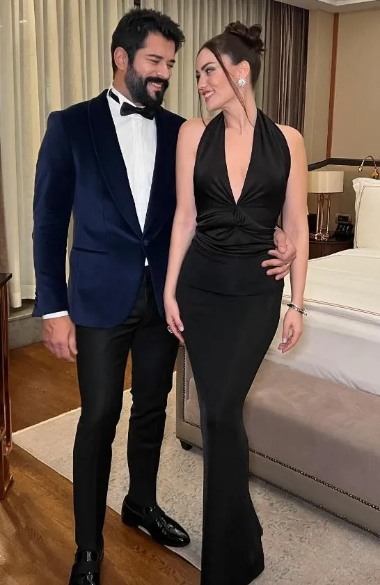 fahriye-evcen-12-kiloyu-catir-cutur-verdi-37lik-oyuncu-dogum-kilolarini-2-besinle-eritti-1703350376865.jpg 37'lik güzel doğum kilolarını bu 2 besinle eritti: Fahriye Evcen tam 12 kiloyu çatır çutur böyle verdi-4