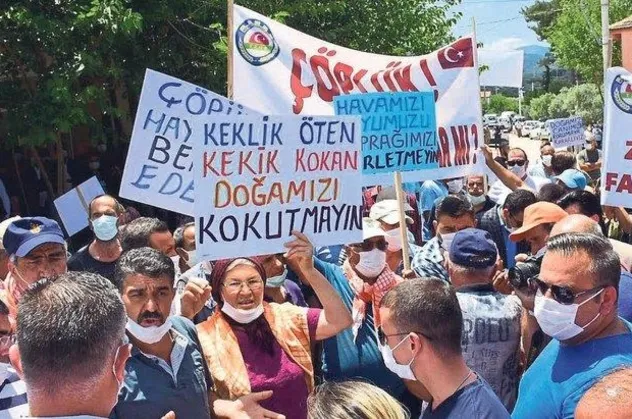 CHP'li İzmir Büyükşehir Belediye Başkanı Tunç Soyer'e çöp isyanı