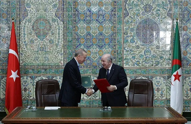 baskan-erdogan-ve-cezayir-cumhurbaskani-tebbun-ortak-basin-aciklamasinda-bulundu-1700579218598.jpeg Başkan Erdoğan ve Cezayir Cumhurbaşkanı Tebbun ortak basın açıklamasında bulundu-4