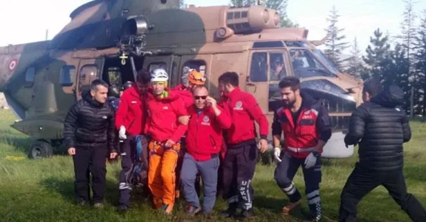 Dağcılar 13 saat sonra kurtarıldı