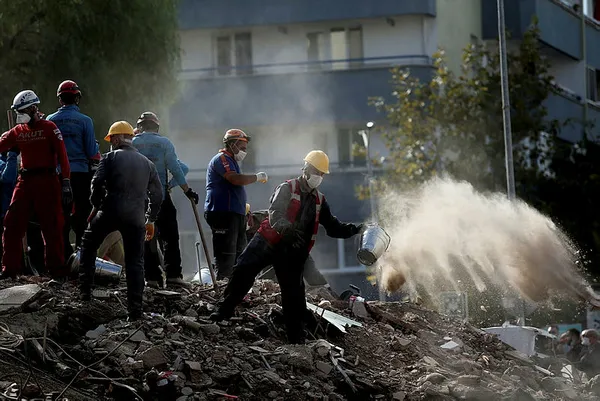 son-dakika-izmirdeki-deprem-ile-ilgili-cok-sayida-gozalti-1604329206747.jpg Son dakika: İzmir'deki deprem ile ilgili çok sayıda gözaltı!-2