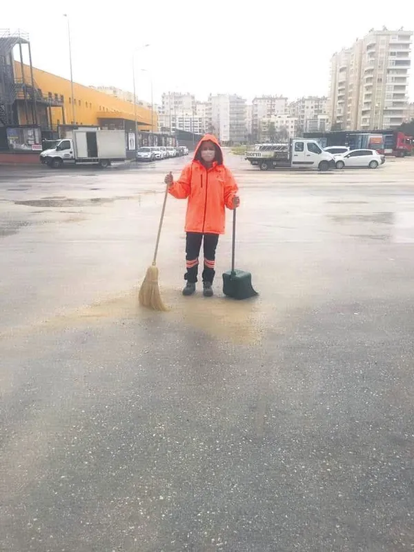 CHP'li Mersin Büyükşehir Belediyesi, işten atamadığı kadın personeli ofisten çıkarıp temizlikçi yaptı-3