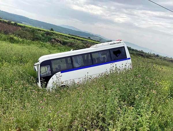 Son dakika: Manisa'da 3 aracın karıştığı kaza: 12 yaralı-3