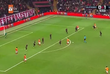 ▶️ Galatasaray'da Derrick Köhn'ün şutu direkten döndü!
