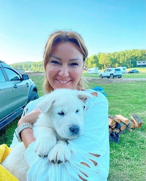 Oyuncu Pınar Altuğ, önceki gün 31 milyon TL'lik yelkenlisiyle Ege'de şov yaptı-5