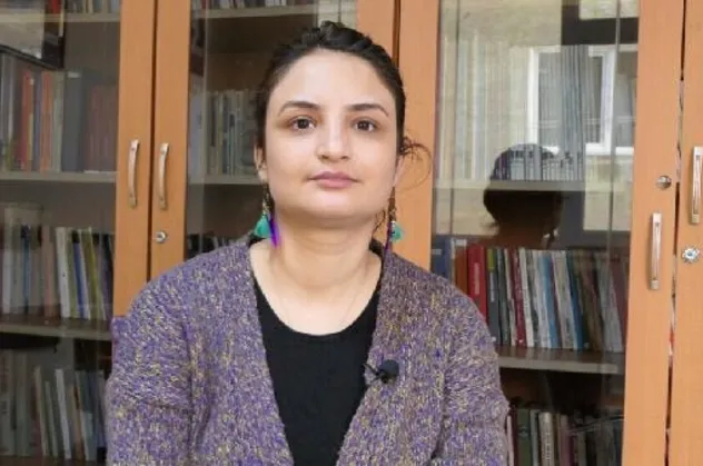 Teröristbaşı Abdullah Öcalan'a sözde saygı duruşu yapan DBP Diyarbakır İl Başkanı Seval Gülmez gözaltına alındı