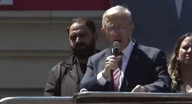 chpde-yavas-saflasmasi-kilicdaroglu-arinma-dedi-mansur-yavas-ozelin-yaninda-cikti-1780150678771.jpeg Kılıçdaroğlu arınma dedi Mansur Yavaş Özel’in yanında saf tuttu-3