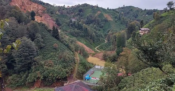 Rize’de heyelan: 2 boş ev toprak altında kaldı