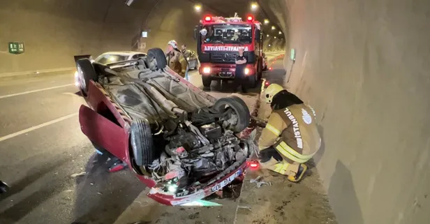 İstanbul Üsküdar'da ticari taksiye çarpan otomobil takla atarak ters döndü