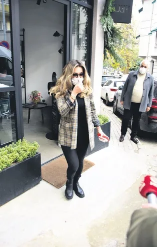 Skandallarıyla gündeme gelen Öykü Çelik milyonluk aracıyla 'sevgilim sağolsun' dedirtti!