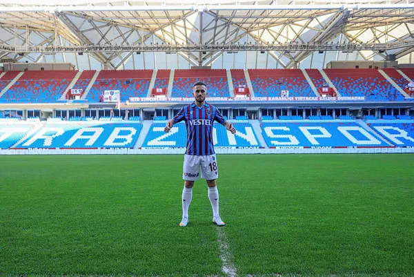 trabzonsporda-abdullah-avcinin-kontenjan-plani-dorukhan-tokoze-ozel-gorev-1641726437486.jpg Trabzonspor'da Abdullah Avcı'nın kontenjan planı! Dorukhan Toköz'e özel görev-2
