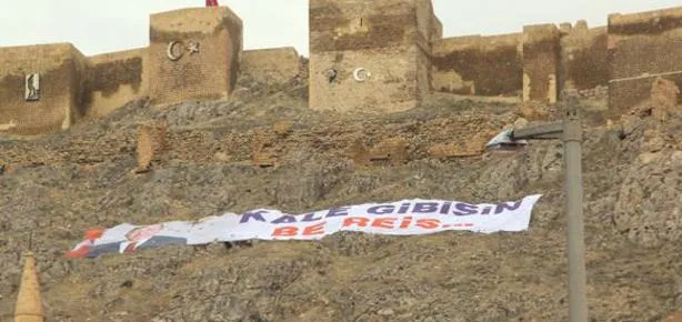 Cumhurbaşkanı Erdoğan’ı gülümseten afiş