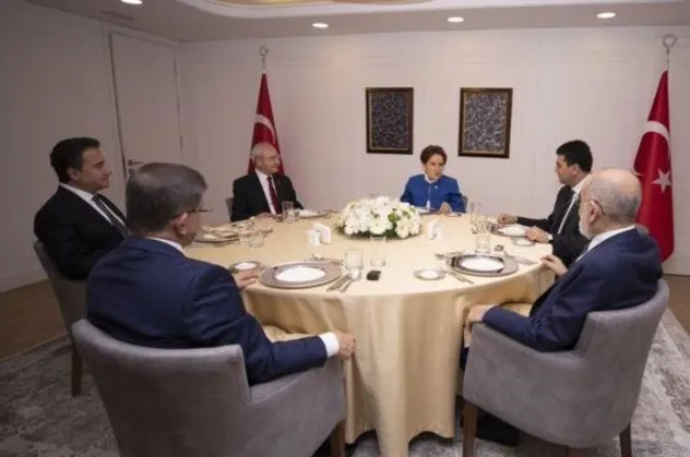 Masa karışacak! 6'lının küçük ortağı Gültekin Uysal'dan 'adaylık' çıkışı! "Masadan biri..."