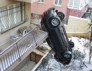 İstanbul’da yollar buz tuttu! Araç asılı kaldı