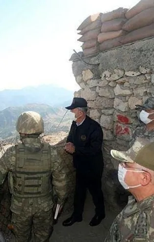 Bakan Akar sınırda