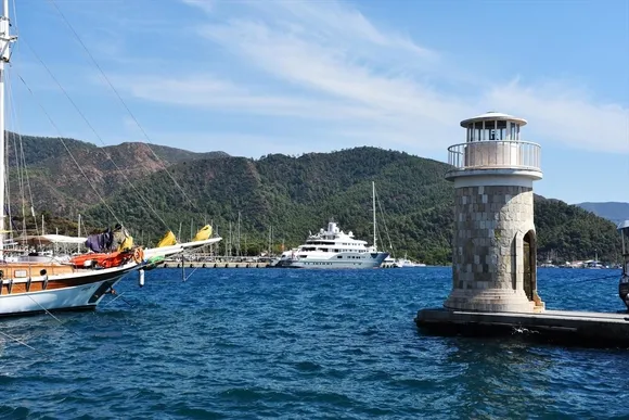 Şeyh Abdullah Al Futtaim’in ’Radiant’ adlı lüks mega yatı Marmaris'te!-6