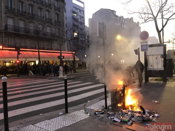 Paris yangın yeri! Fransa'daki 'emeklilik' reformu gösterilerinde gençler de sahnede: Macron'a tepki büyük - 34