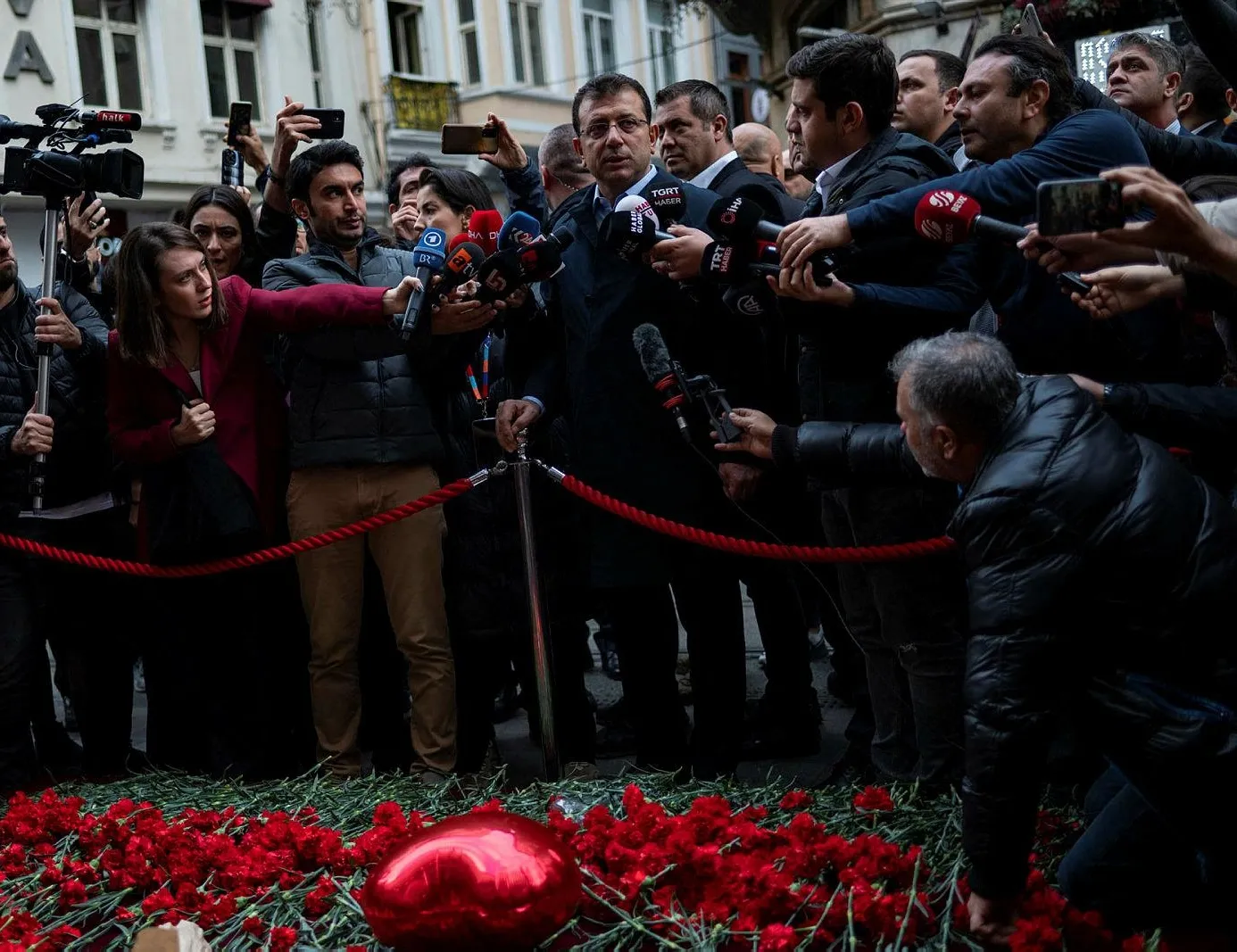 İmamoğlu saksı derdine düştü Ongun ise sırıttı
