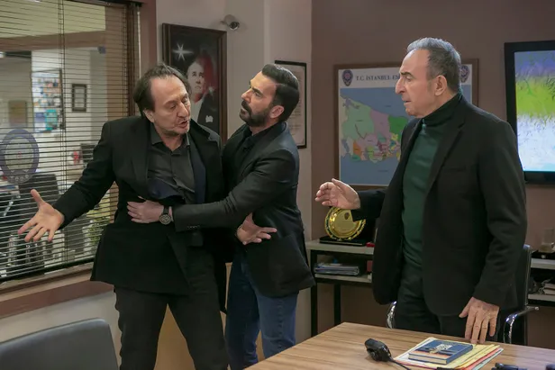 arka-sokaklarda-kacan-kacana-7si-de-ilisigini-kesti-merve-oflaz-oya-akar-derken-simdi-de-1629446465937.jpg 7'si de ilişiğini kesti! Merve Oflaz, Oya Okar derken şimdi de... Arka Sokaklar'da kaçan kaçana!-6
