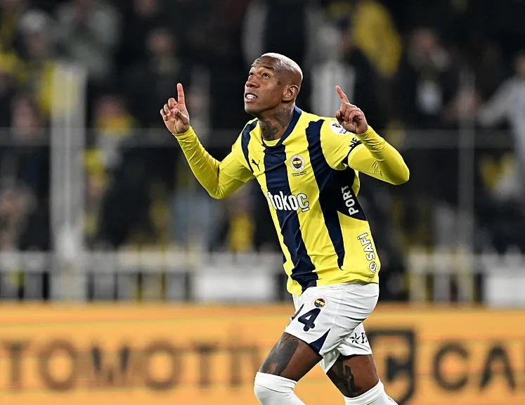 Talisca sahnede