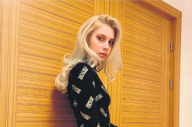 Süper minili fotoğraf paylaşan Aleyna Tilki yine olay oldu!  Photoshop'u abartınca...