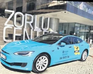 Turkuaz taksi İstanbul yollarında