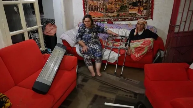 Antalya'da sağanak! Evde mahsur kalan engelli kadını ve yaşlı anneyi polis kurtardı: "Gerekirse seni sırtımda taşır çıkartırım"-2