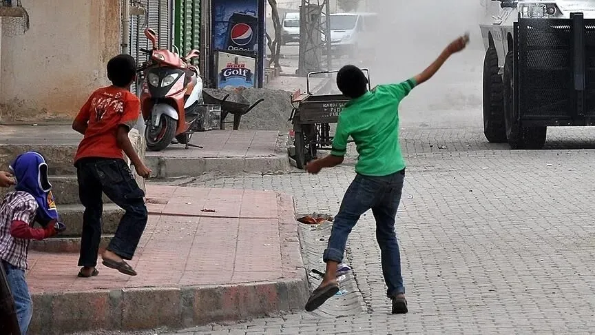 tbmmde-cocuk-adalet-kanununun-ilk-2-maddesi-kabul-edildi-1786055084954.jpeg Yargıda cezasızlık algısına neşter: Suça sürüklenen çocuklara yönelik kanun teklifinde kritik maddeler meclisten geçti-3