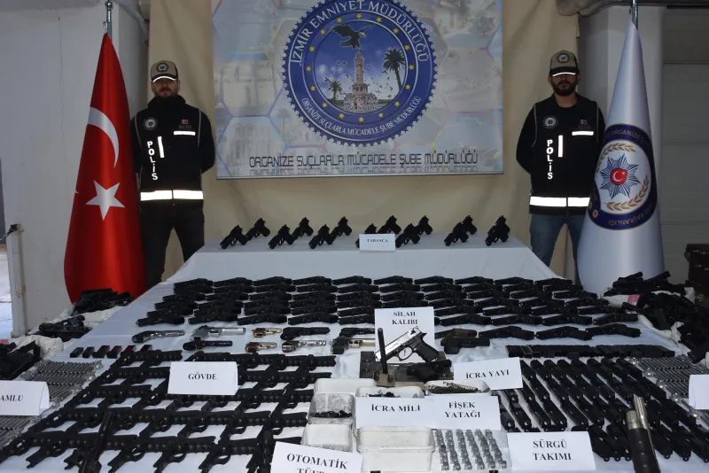 İzmir'de kaçak silah üreten şebekeye operasyon - 9