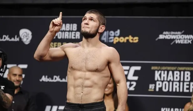 khabib-nurmagomedov-unvanini-korudugu-musabakanin-ardindan-kariyerini-noktaladi-1603577251231.jpeg