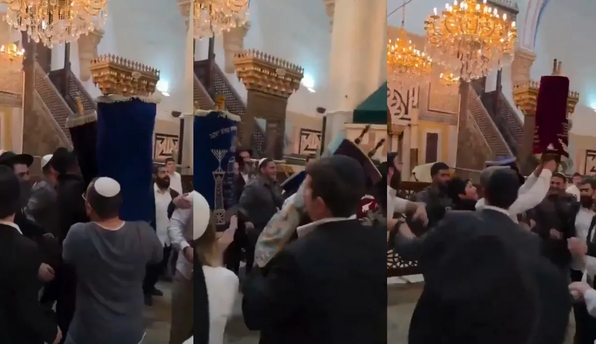 İşgalcilerin cami baskını (Foto: Sosyal medya)
