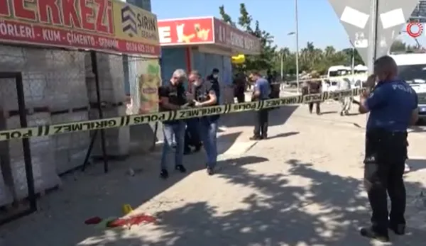 adanada-istedigi-parayi-vermeyen-babasini-vurmak-isteyen-genc-araya-giren-bir-kisiyi-oldurup-kacti-1628495315434.jpg Adana'da istediği parayı vermeyen babasını vurmak isteyen genç araya giren bir kişiyi öldürüp kaçtı-4