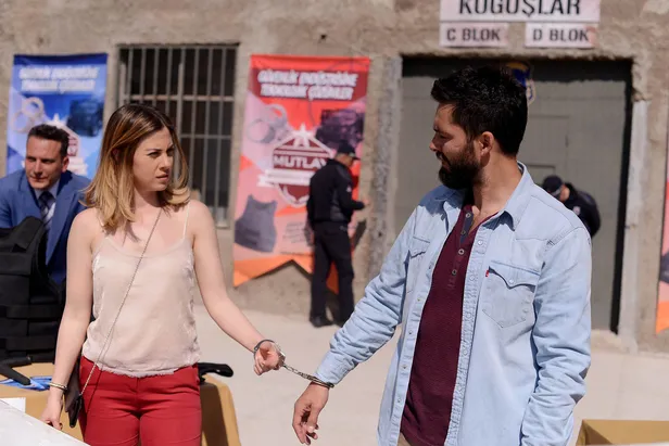 barbaroslarda-yuzleri-asacak-2-ayrilik-gelismesi-yasaniyor-umdugunu-bulamayinca-yollar-ayrildi-1636621316078.jpg Umduğunu bulamayınca yollar ayrıldı! Barbaroslar'da yüzleri asacak 2 ayrılık gelişmesi yaşanacak!-4