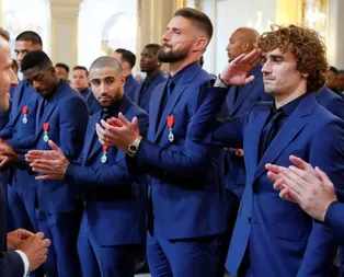Milli Takımımızın asker selamını eleştiren Fransızlar, Antoine Griezmannın selamını unuttu