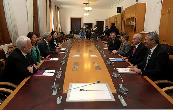 6'lı koalisyonun Cumhurbaşkanı adayı Kemal Kılıçdaroğlu HDP'yle kirli pazarlıkta Kandil'in terör belgesini kabul etti!-5