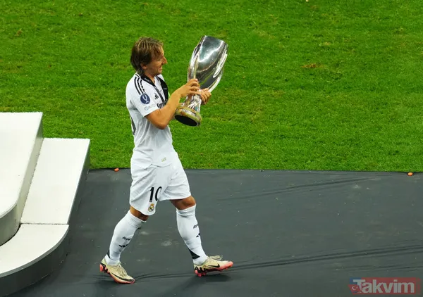 UEFA Süper Kupa'da şampiyon Real Madrid! Mbappe siftah yaptı... Arda Güler 4. kupasını kaldırdı - 31