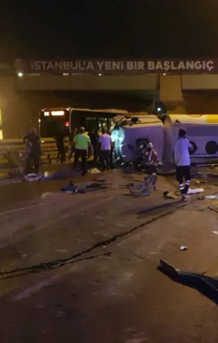 Son dakika... Avcılar'da yakıt tankeri devrildi