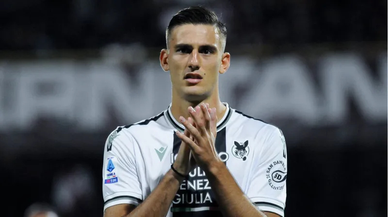 fenerbahcede-bir-ayrilik-daha-buyuk-umutlarla-gelmisti-ama-jose-mourinho-biletini-kesti-1720642323236.jpg Fenerbahçe'de bir ayrılık daha! Büyük umutlarla gelmişti ama Jose Mourinho biletini kesti-6