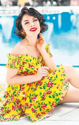 Ezgi Mola’nın hayranları Çeşme’deki mekanın telefonlarını kilitledi!