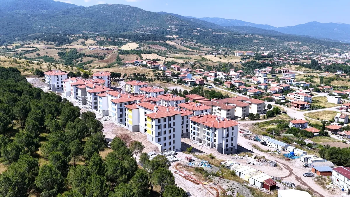Sındırgı afet konutları hızla tamamlanıyor! Bakan Kurum: Yeni yuvaları çok yakında teslim edeceğiz