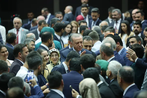 dagilan-muhalefete-siyaset-dersleri-milletin-baskan-recep-tayyip-erdogani-tercihinin-ozeti-tek-kelime-guven-1693202069658.jpg