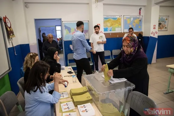Oylar Hangi Haller Geçersiz Olacak? "Evet" Ya Da "Tercih" Mührü Basılmayan, Birden Fazla Adaya Mühür Basılan Oylar Geçersiz Olacak.