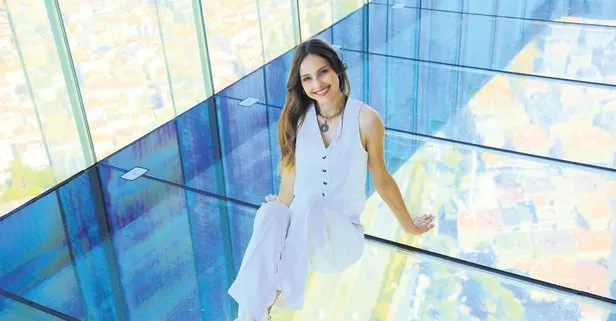 Jessica May İstanbul'un eşsiz manzarasının tadını çıkarttı