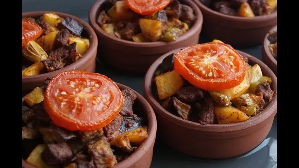 tencere-yemeklerine-ara-verin-bu-lezzet-bambaska-gelinim-mutfakta-guvec-kebabi-tarifi-1632304846831.jpg Tencere yemeklerine ara verin: Bu lezzet bambaşka! Gelinim Mutfakta Güveç Kebabı tarifi...-3