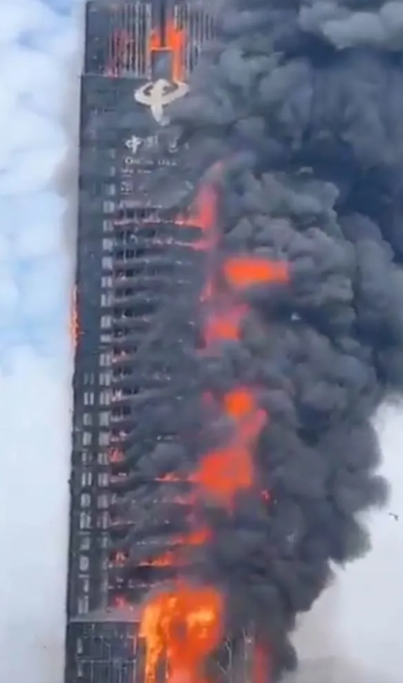 cinde-gokdelen-yangini-telekomunikasyon-binasi-alevler-icinde-kaldi-1663330140159.jpg Çin'de gökdelen yangını! Telekomünikasyon binası alevler içinde kaldı-2
