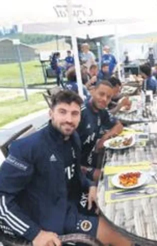 Kanarya’da barbekü partisi