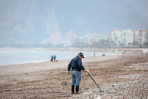 bakin-ne-buldu-3000-lira-harcadi-plajlari-altina-ustune-getirdi-1609325185029.jpg Bakın ne buldu! 3000 lira harcadı plajları altına üstüne getirdi!-3