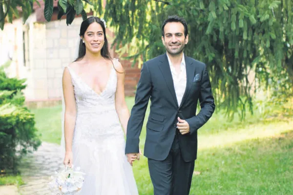 taze-damat-ozcan-deniz-ortaya-cikti-samar-dadgarin-biricik-esinin-son-hali-dikkat-cekti-1677707315044.jpg Taze damat Özcan Deniz ortaya çıktı! Samar Dadgar'ın biricik eşinin son hali dikkat çekti-8